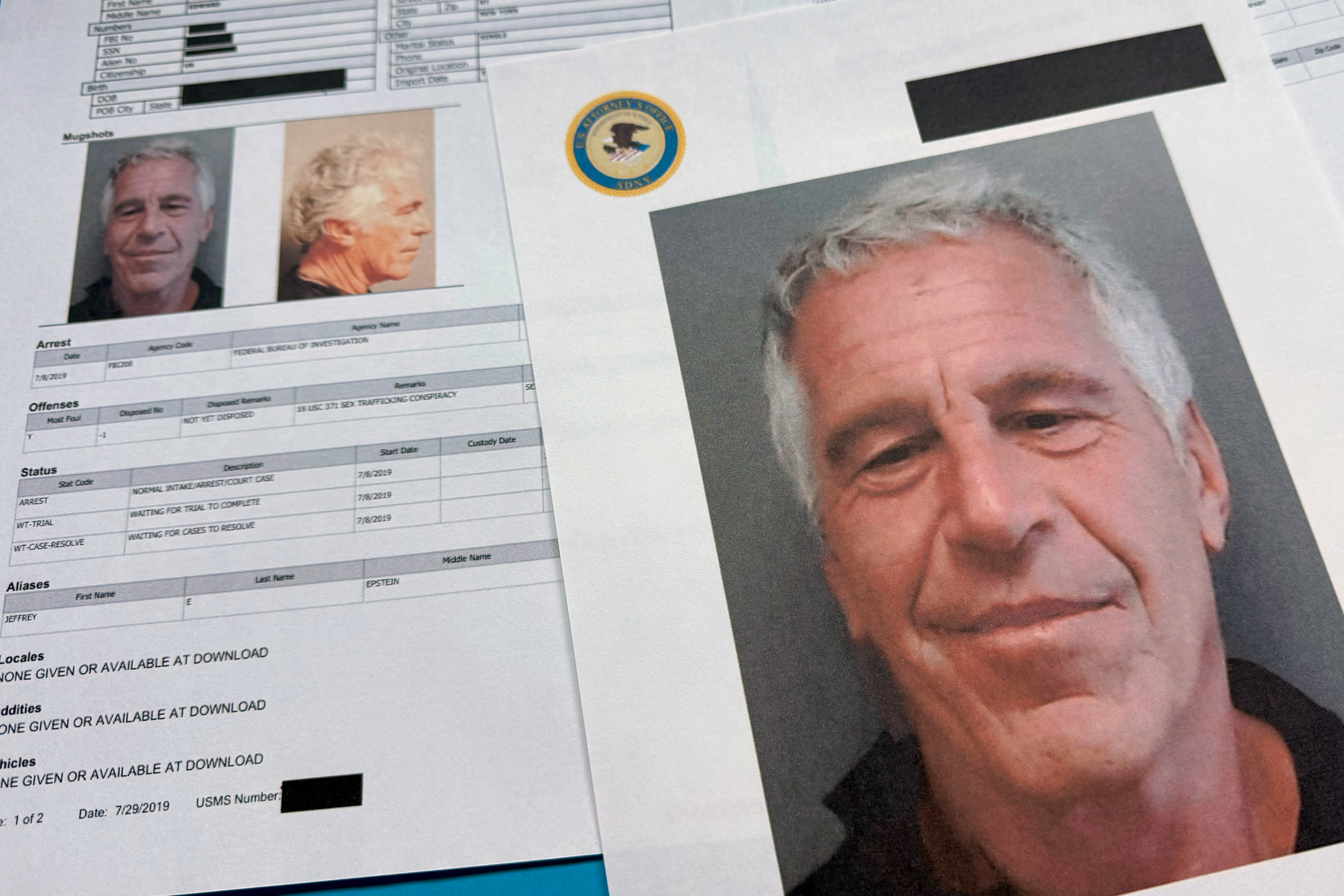 EE.UU. retira miles de documentos del caso Jeffrey Epstein por ...