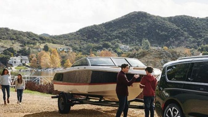 Es mostrado el Chrysler Pacifica modelo 2027