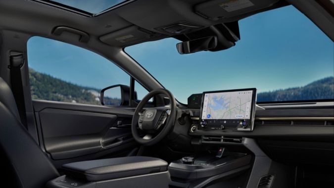Interior del Toyota bZ Woodland 2026