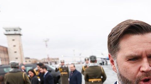 J.D. Vance no cree que Trump merece disculparse por video racista de los Obama.