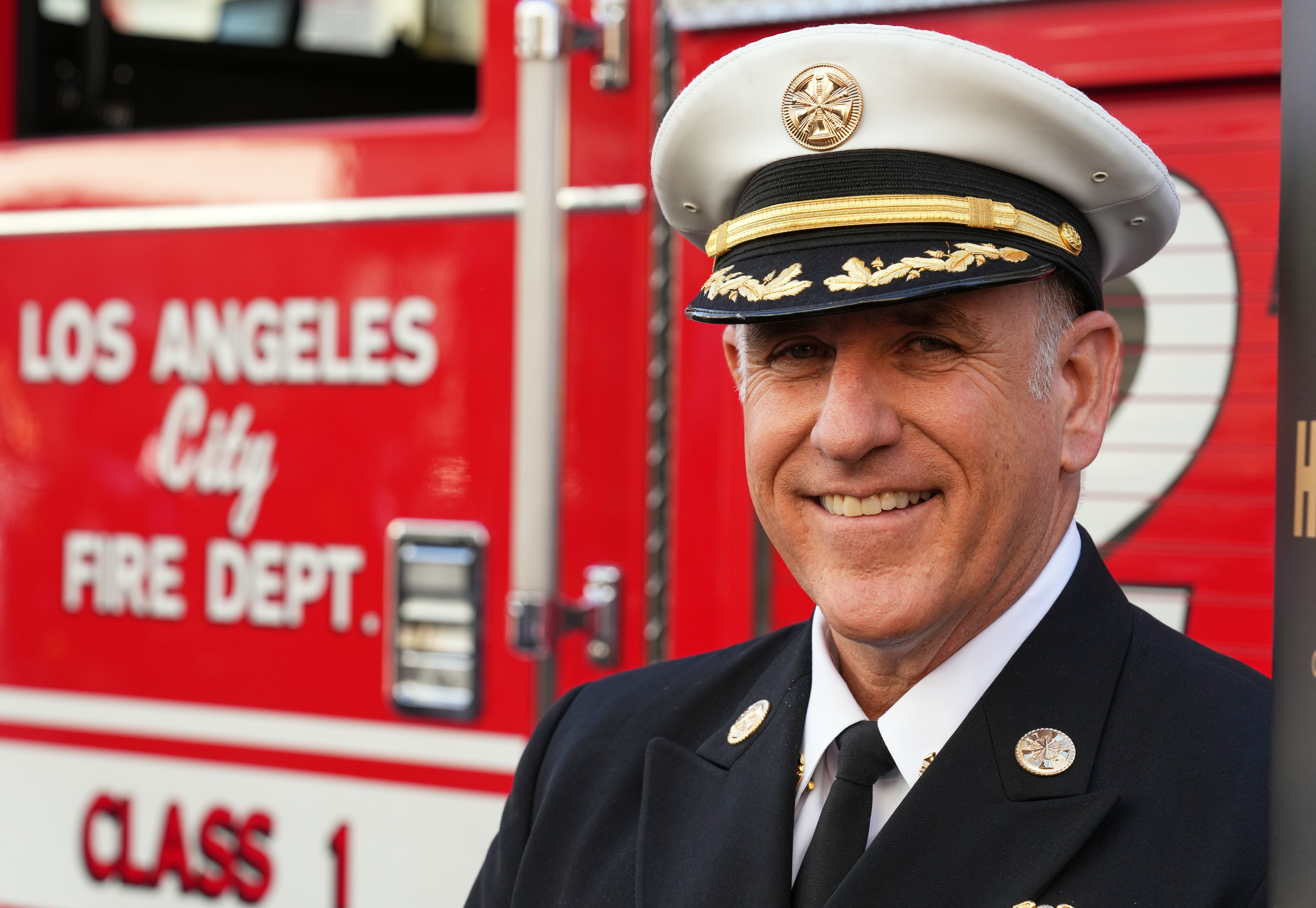 Concejo Municipal de Los Ángeles aprueba salario anual de $473,600 para ...