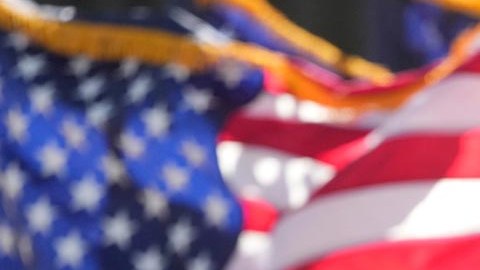 Kristi Noem advierte que los operativos de detención de inmigrantes seguirán pese a las protestas de la ciudadanía.