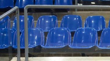 Miembros del personal del Consulado de Estados Unidos, preparando los servicios consulares.