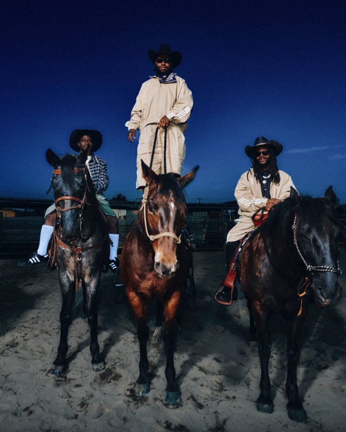 Tres modelos a caballo vistiendo colección Willy Chavarria x Adidas en referencia a Compton Cowboys
