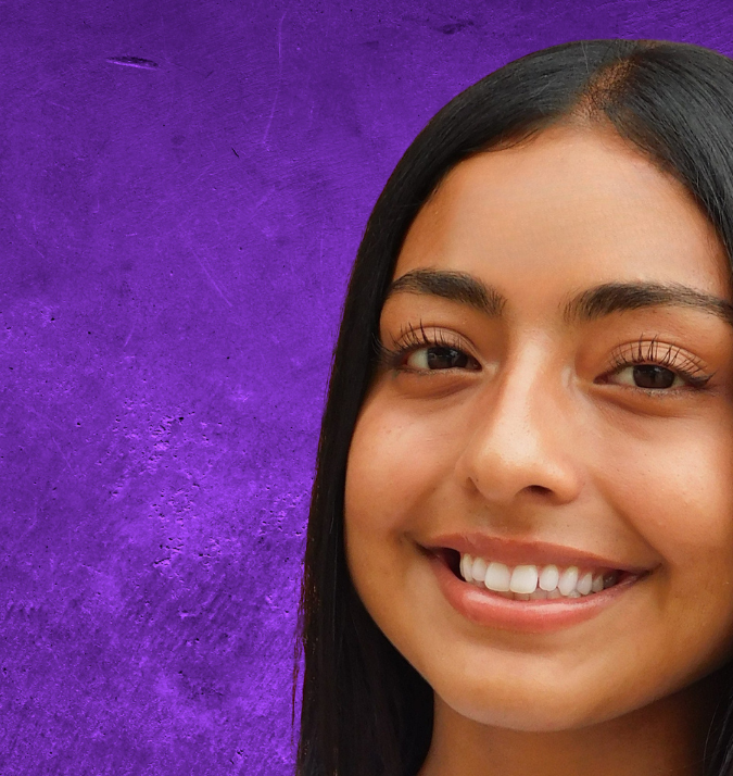 Alissa Escutia, de Salinas, California, fue nominada por los 49ers de San Francisco y ahora está entre los ocho finalistas de los NFL Latino Youth Honors.