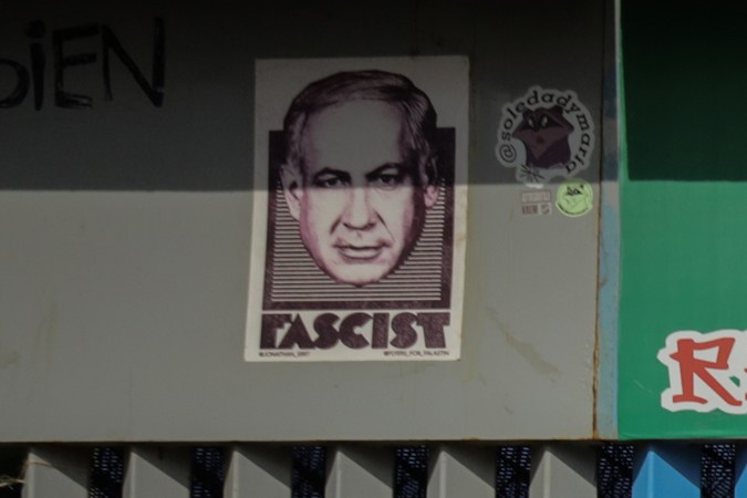 ONG colocan consignas en muro fronterizo de Tijuana por detenciones de mexicanos en EE.UU.