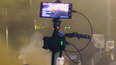 Agentes del ICE utilizan gases lacrimógenos cerca de niños: ¿cómo afecta su salud?