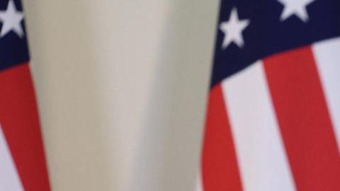 Vance llega a Zvartnots para “acelerar” el preacuerdo de paz entre Armenia y Azerbaiyán