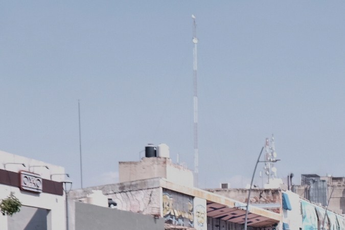 Vehículo quemado en el centro de Guadalajara