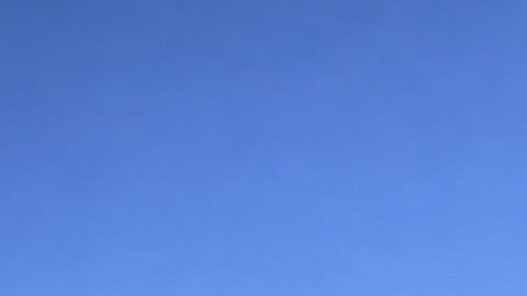 Avión de carga WindRunner estacionado en pista, diseñado para transportar cargas industriales de gran tamaño.