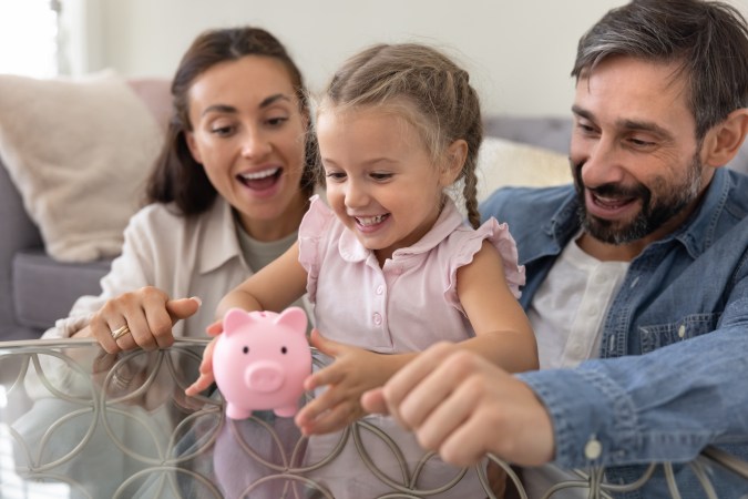 ahorrar y cubrir gastos básicos