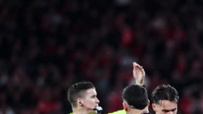 Lisbon (Portugal), 17/02/2026.- Benfica's Gianluca Prestianni argues with Real Madrid's Vinicius Junior (3-R) during the UEFA Champions League soccer match between Benfica and Real Madrid, in Lisbon, Portugal, 17 February 2026. (Liga de Campeones, Lisboa) EFE/EPA/JOSE SENA GOULAO