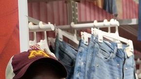 Manifestantes exigen a Target evitar que ICE esté en sus tiendas.