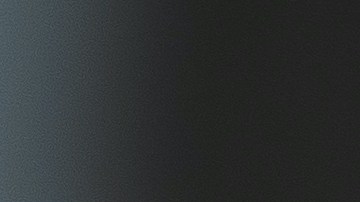 La mujer enfrenta cargos por agresión con agravantes y permanece detenida sin derecho a fianza.