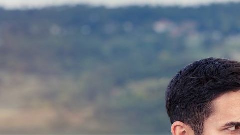 La posesividad surge de emociones intensas, una característica asociada con algunos signos.