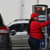 Qué medidas están tomando los gobiernos para aliviar el aumento de los precios de los combustibles en América Latina y el mundo