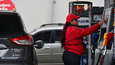 Qué medidas están tomando los gobiernos para aliviar el aumento de los precios de los combustibles en América Latina y el mundo