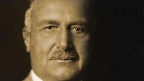 Amadeo Giannini, el visionario banquero que apostó por inmigrantes en EE.UU. y creó el banco más grande del mundo