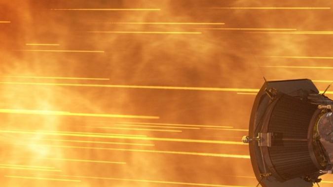 La Parker Solar Probe soportó temperaturas de entre 1370 y 1400 °C en su escudo térmico durante sus aproximaciones al Sol, sirviendo de referencia para la misión propuesta hacia 3I/ATLAS.