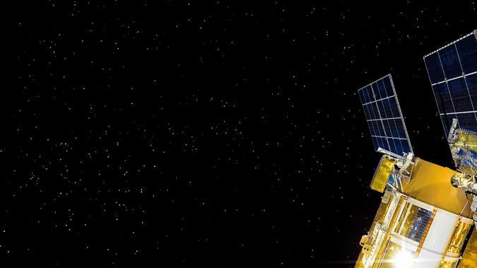 Satélite de navegación en órbita terrestre: sistemas como el GPS forman parte de las redes GNSS que permiten la geolocalización en todo el mundo.