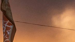 3 de marzo de 2026: columna de humo tras un ataque aéreo estadounidense-israelí cerca de la Torre Azadi (Libertad), en el centro de Teherán.