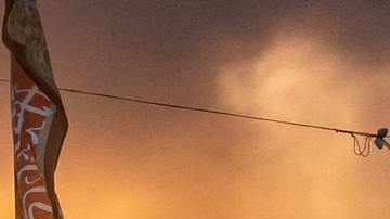 3 de marzo de 2026: columna de humo tras un ataque aéreo estadounidense-israelí cerca de la Torre Azadi (Libertad), en el centro de Teherán.