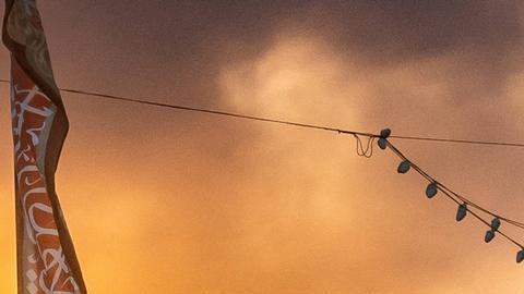 3 de marzo de 2026: columna de humo tras un ataque aéreo estadounidense-israelí cerca de la Torre Azadi (Libertad), en el centro de Teherán.