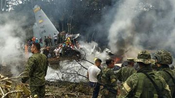 Qué se sabe del accidente de un avión militar que dejó al menos 68 muertos en el sur de Colombia