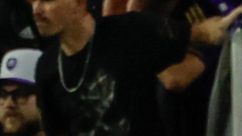 Lionel Messi (c) celebra uno de los goles que marcó en el Exploria Stadium.