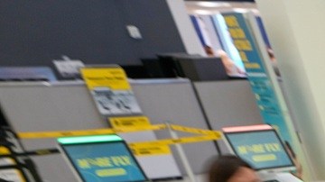 El despliegue de agentes de ICE en aeropuertos ha desatado polémica.