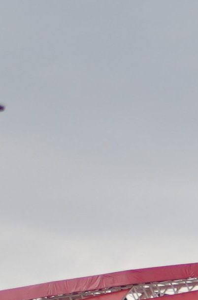 Fanáticos en la explanada del Estadio Azteca, ahora llamado Banorte.