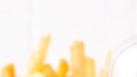 Alimentos ultraprocesados adoptan tácticas de la industria del tabaco, ¿son tan o más dañinos?