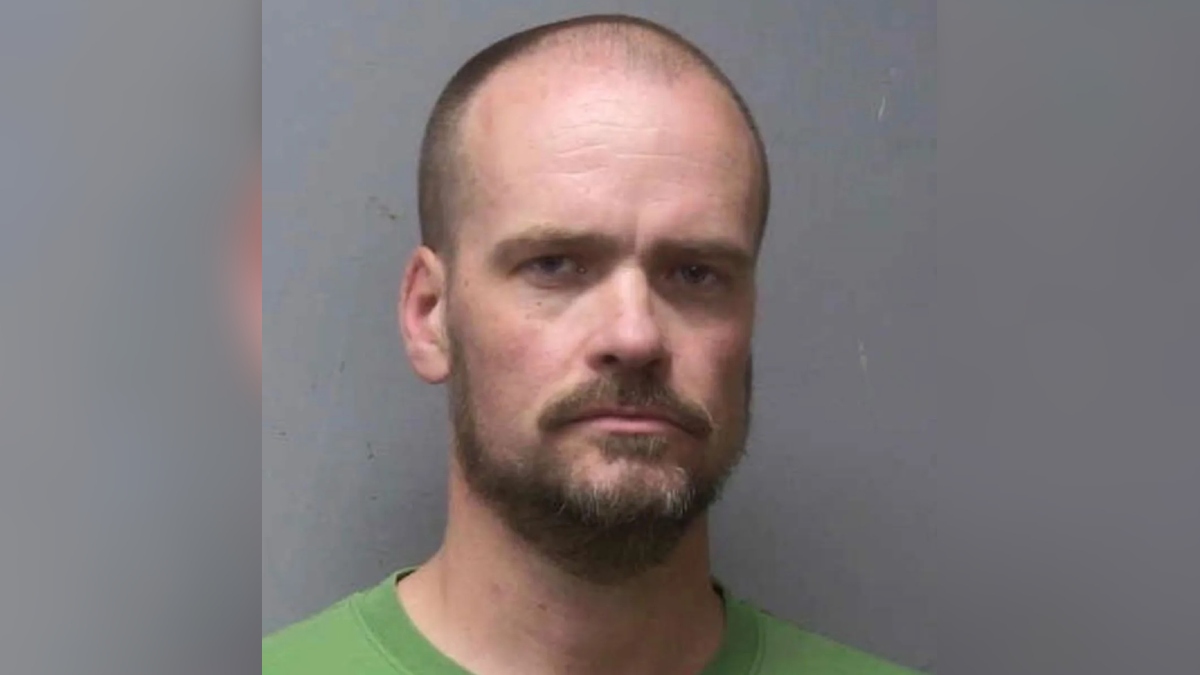 Hallan muerto al propietario de una casa de alquiler en California que grababa a los huéspedes en momentos privados