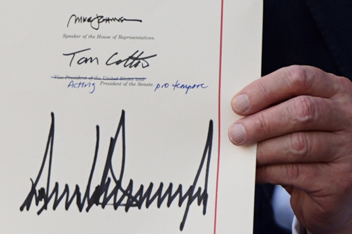 La firma de Donald Trump aparecerá en billetes de un dólar - La Opinión