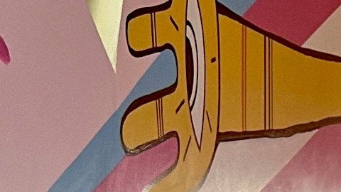 La líder Queen Victoria Ortega y el doctor Carl Millner cortan el listón que inaugura la clínica de salud transgénero Connie Norman en West Hollywood.