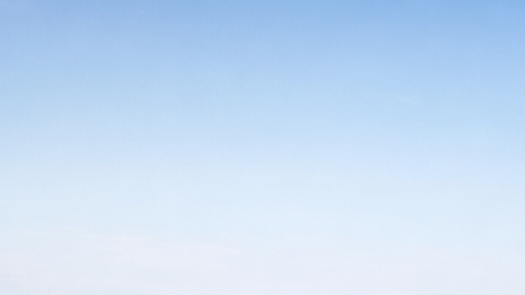 Playa con dunas y arena húmeda en Indiana Dunes National Park junto al Lago Michigan