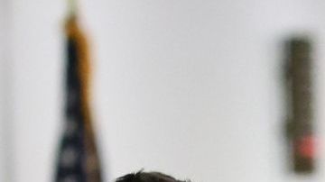 Pam Bondi sale del Capitolio de Estados Unidos tras una audiencia de supervisión del Comité Judicial de la Cámara de Representantes en el Capitolio