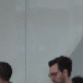 Pasajeros de aerolíneas hacen largas filas para pasar el control de seguridad de la TSA
