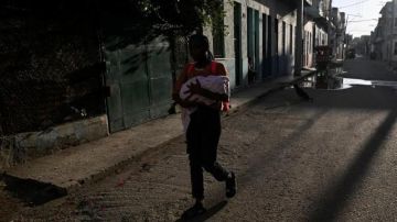 "Somos nosotros contra el mundo": las futuras madres cubanas que se preparan para dar a luz en un país sumido en la oscuridad