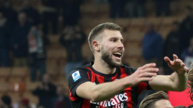 Milan (Italy), 08/03/2026.- AC Milan's players celebrate the victory following the Italian Serie A soccer match between AC Milan and FC Inter at Giaseppe Meazza Stadium in Milan, Italy, 8 March 2026. (Italia) EFE/EPA/Roberto Bregani