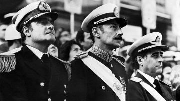 "Jamás se nos cruzó por la cabeza que iba a ser tan siniestro": los recuerdos del día del golpe de Estado que hace 50 años cambió Argentina