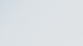 A woman walks by the damaged Gandhi Hospital, which was hit when a strike struck a state TV communications tower and nearby buildings across the street during the ongoing joint U.S.-Israeli military campaign in Tehran, Iran, Monday, March 2, 2026. (AP Photo/Vahid Salemi)Una mujer camina junto al Hospital Gandhi, dañado por un ataque contra una torre de comunicaciones de la televisión estatal y edificios cercanos al otro lado de la calle durante la actual campaña militar conjunta de Estados Unidos e Israel en Teherán, Irán