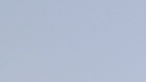 El helicóptero impactó contra el techo de un almacén valorado en millones de dólares, que se encontraba vacío al momento del accidente.