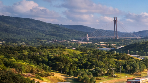 Ilustración de un posible túnel bajo el Canal de Panamá con obras de infraestructura