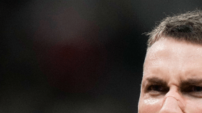 Ricardo Kaká, del AC Milan, celebra tras marcar un gol durante un partido de la Serie A entre el AC Milan y el Genoa, en el estadio San Siro de Milán, Italia, el sábado 23 de noviembre de 2013. (Foto AP/Luca Bruno)