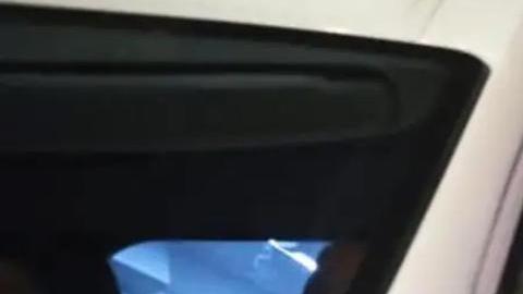 AME372. LIMA (PERÚ), 03/04/2026.- Fotografía cedida por la Agencia Peruana de Noticias Andina que muestra a personas caminando entre ambulancias estacionadas afuera del Estadio Alejandro Villanueva este viernes, en Lima (Perú). Al menos una persona murió y 47 resultaron heridas en el Estadio Alejandro Villanueva, sede del club peruano Alianza Lima, durante una concentración de hinchas que generó en un confuso incidente cuyas causas son investigadas. EFE/ Andina / Melina Mejía /SOLO USO EDITORIAL/ NO VENTAS/ SOLO DISPONIBLE PARA ILUSTRAR LA NOTICIA QUE ACOMPAÑA (CRÉDITO OBLIGATORIO)