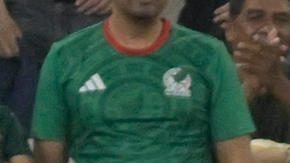 Jugadores de Irak celebran el gol del capitán Aymen Hussein (centro), el cual les dio la ventaja contra Bolivia y eventualmente el boleto a la Copa del Mundo en partido jugado en Monterrey, México.