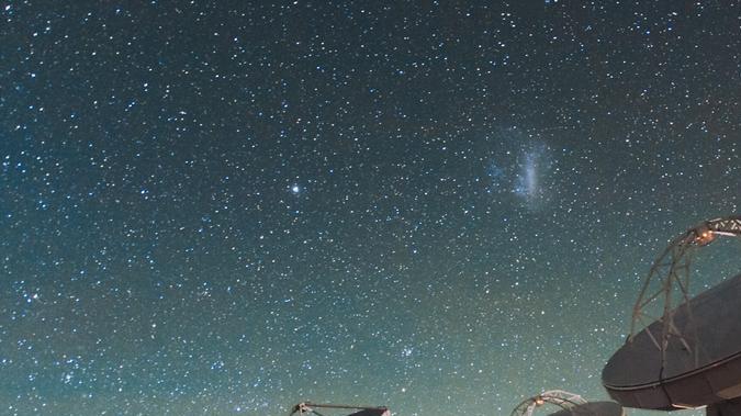 El observatorio ALMA, en el desierto de Atacama, analizó la composición del cometa 3I/Atlas.