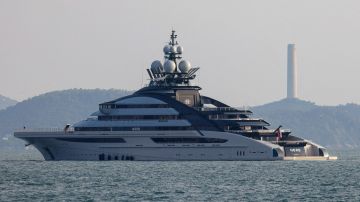 El superyate ruso vinculado a un aliado de Putin que navegó por el estrecho de Ormuz a pesar del bloqueo