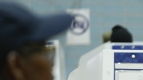 Hay preocupación por el envío de agentes de ICE a centros de votación.
